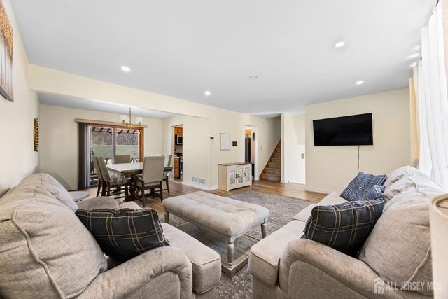 21 Starlit Drive, Middlesex, NJ 08846