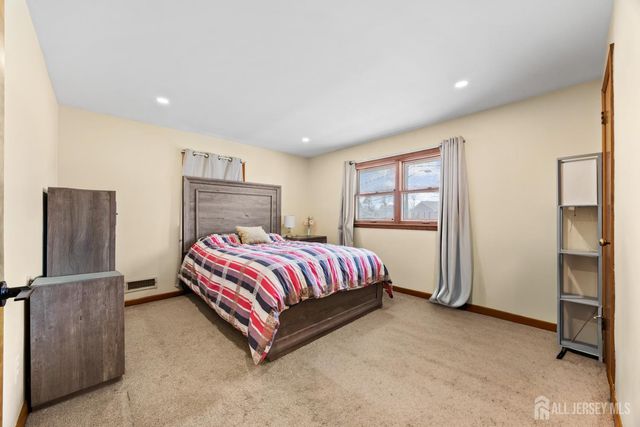 21 Starlit Drive, Middlesex, NJ 08846