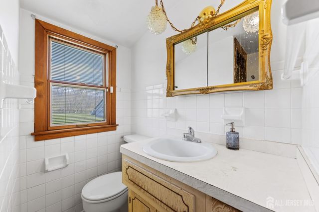 21 Starlit Drive, Middlesex, NJ 08846