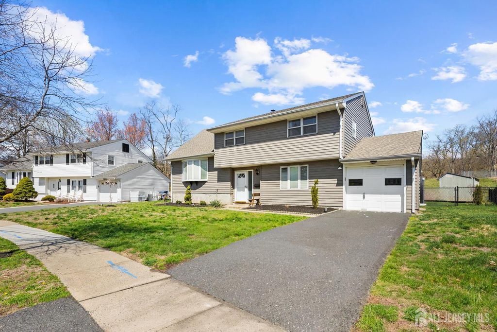 21 Starlit Drive, Middlesex, NJ 08846