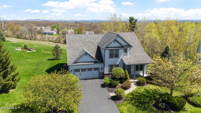 4 Camden Court, Halfmoon, NY 12118
