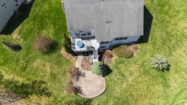 4 Camden Court, Halfmoon, NY 12118