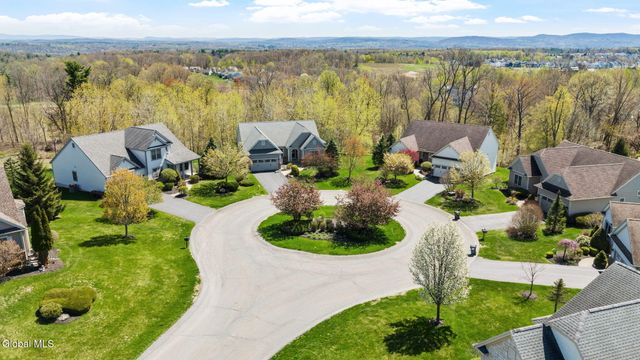 4 Camden Court, Halfmoon, NY 12118