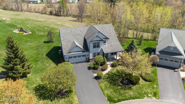 4 Camden Court, Halfmoon, NY 12118