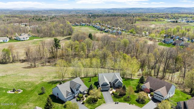 4 Camden Court, Halfmoon, NY 12118