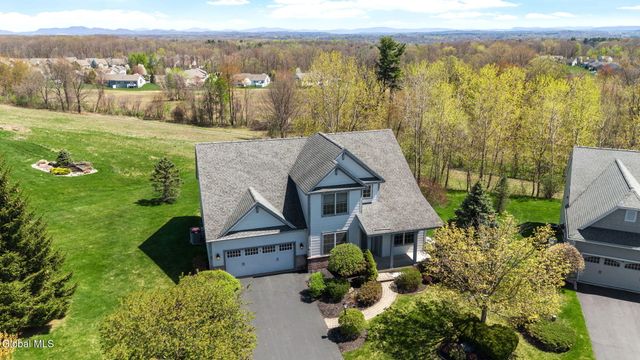 4 Camden Court, Halfmoon, NY 12118