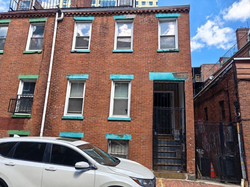1 Johnny Ct 2, Boston, MA 02111