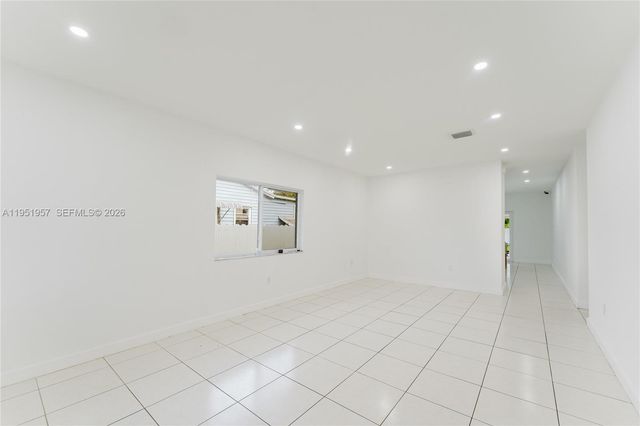 810 NW 112th St, Miami, FL 33168