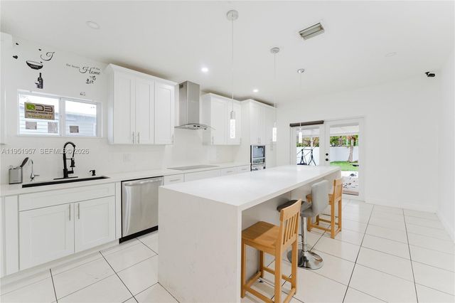 810 NW 112th St, Miami, FL 33168