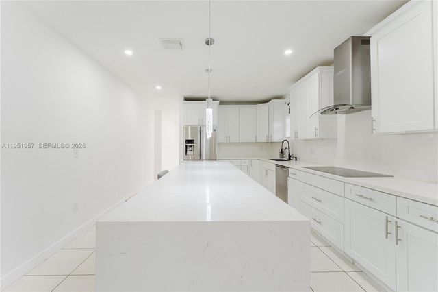 810 NW 112th St, Miami, FL 33168