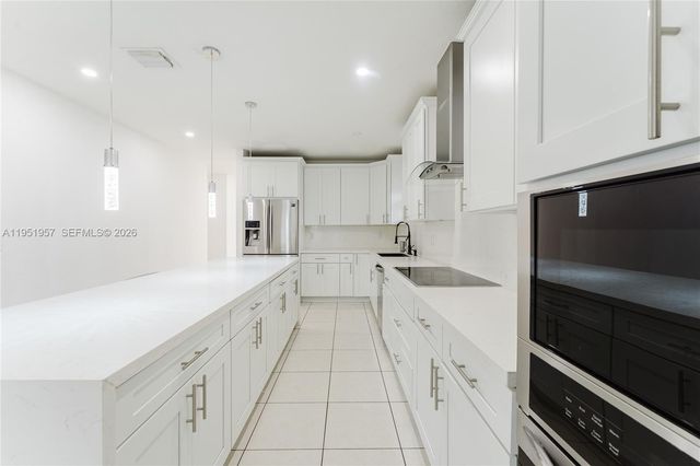 810 NW 112th St, Miami, FL 33168