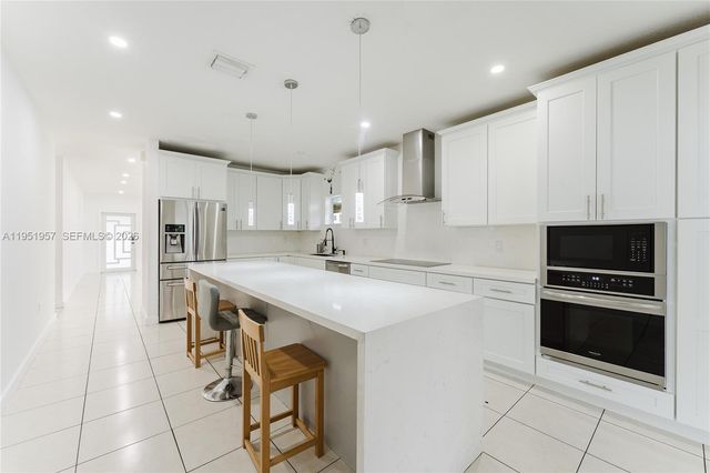 810 NW 112th St, Miami, FL 33168