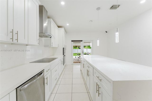 810 NW 112th St, Miami, FL 33168