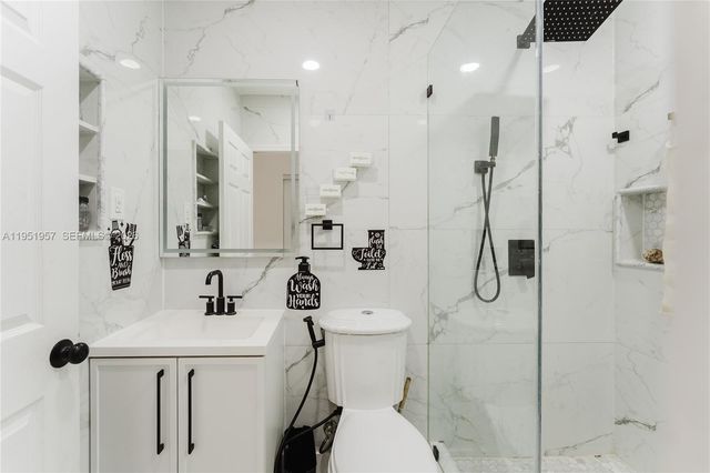 810 NW 112th St, Miami, FL 33168