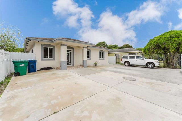 810 NW 112th St, Miami, FL 33168