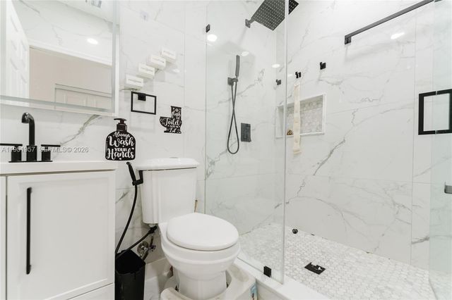 810 NW 112th St, Miami, FL 33168