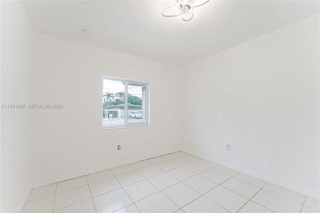 810 NW 112th St, Miami, FL 33168