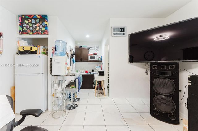 810 NW 112th St, Miami, FL 33168