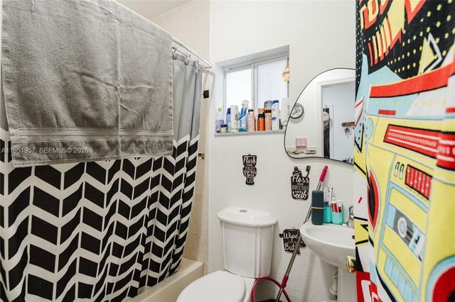 810 NW 112th St, Miami, FL 33168