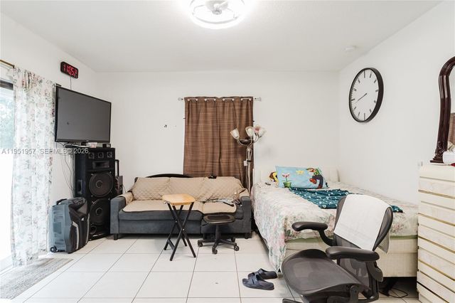 810 NW 112th St, Miami, FL 33168