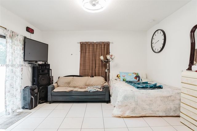 810 NW 112th St, Miami, FL 33168