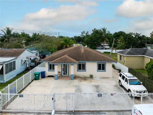 810 NW 112th St, Miami, FL 33168