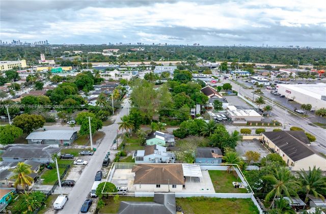 810 NW 112th St, Miami, FL 33168