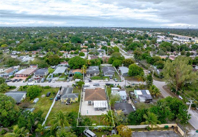 810 NW 112th St, Miami, FL 33168