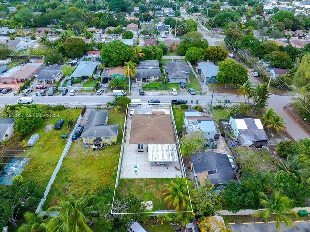 810 NW 112th St, Miami, FL 33168