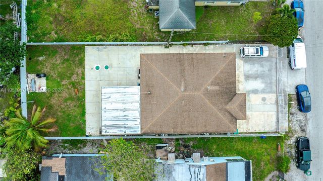 810 NW 112th St, Miami, FL 33168