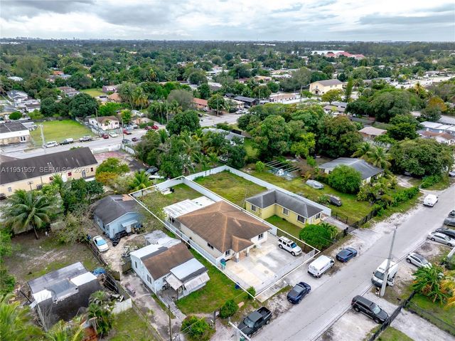 810 NW 112th St, Miami, FL 33168