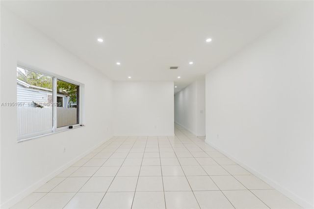 810 NW 112th St, Miami, FL 33168