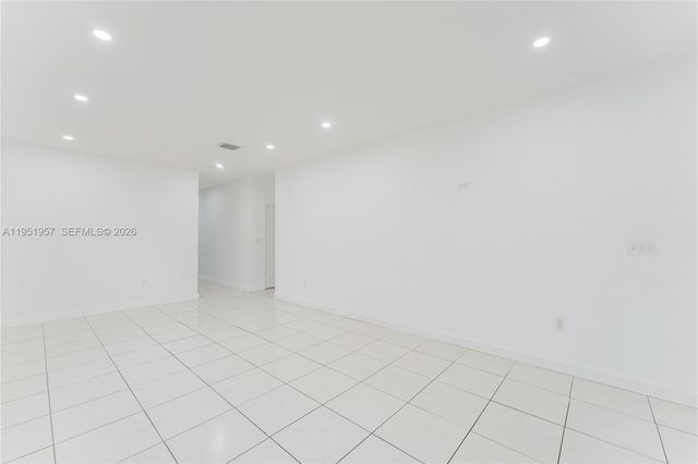 810 NW 112th St, Miami, FL 33168