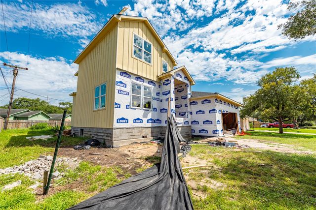 100 Bayou Glen Street, Hitchcock, TX 77568