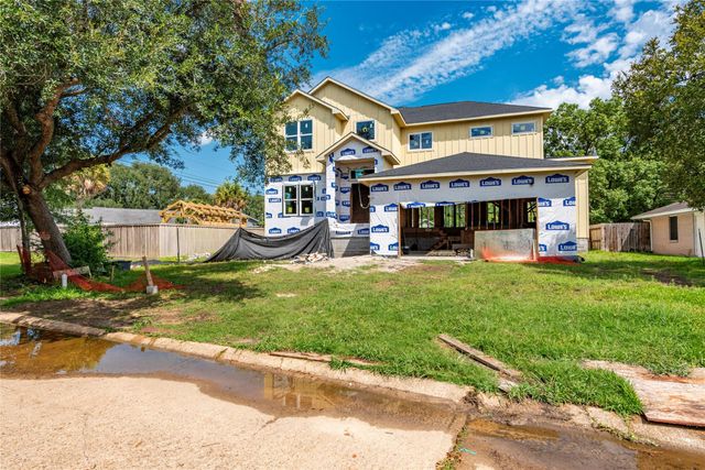 100 Bayou Glen Street, Hitchcock, TX 77568