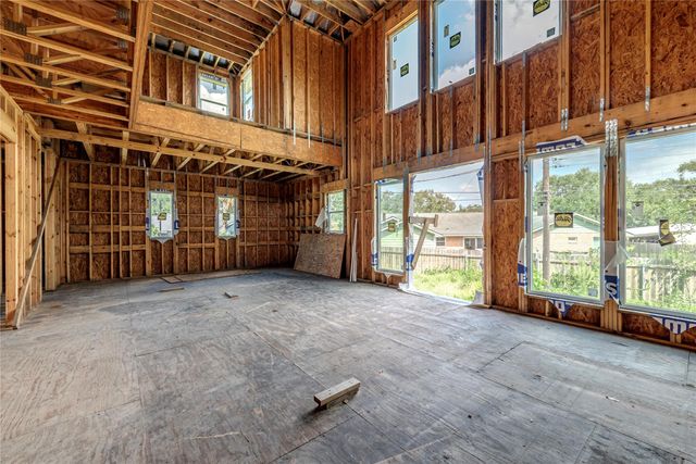 100 Bayou Glen Street, Hitchcock, TX 77568