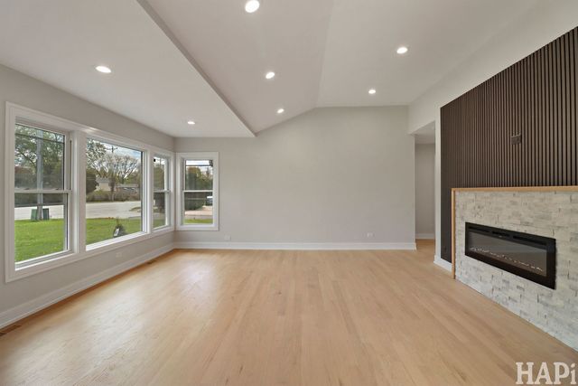 1100 N Hicks Road, Palatine, IL 60067