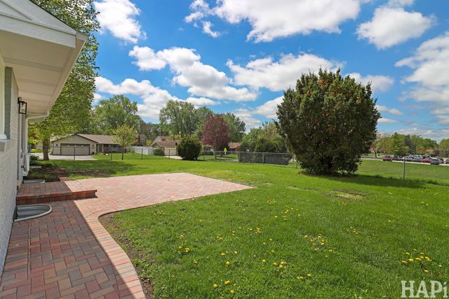 1100 N Hicks Road, Palatine, IL 60067