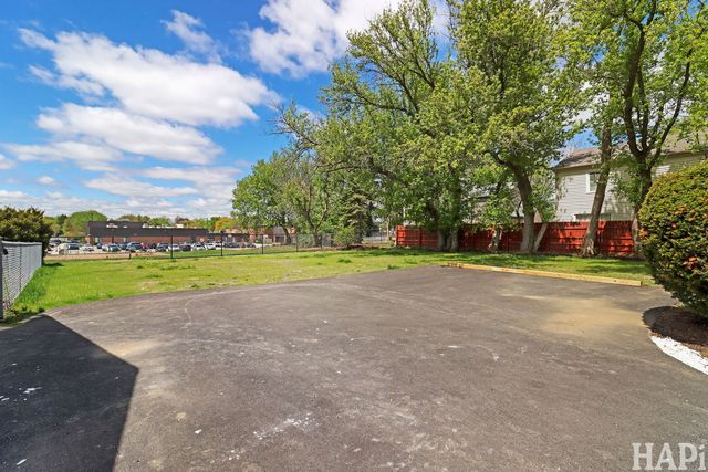 1100 N Hicks Road, Palatine, IL 60067