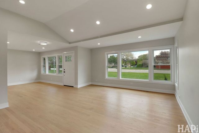 1100 N Hicks Road, Palatine, IL 60067