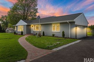 1100 N Hicks Road, Palatine, IL 60067