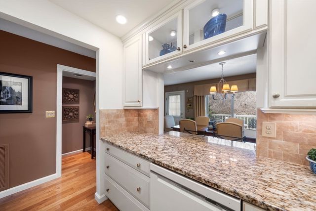 33 Breakwater Dr 33, Chelsea, MA 02150