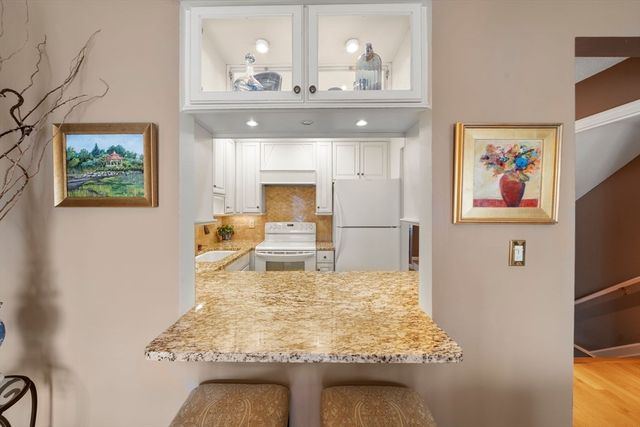 33 Breakwater Dr 33, Chelsea, MA 02150