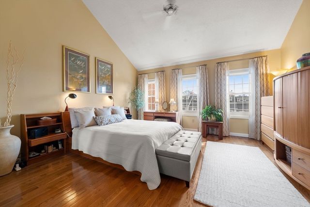 33 Breakwater Dr 33, Chelsea, MA 02150