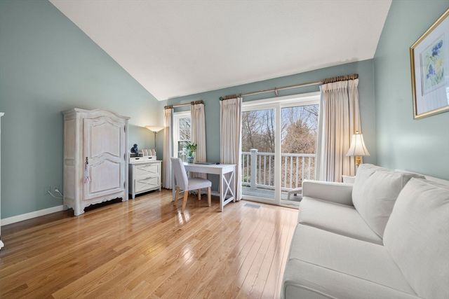 33 Breakwater Dr 33, Chelsea, MA 02150