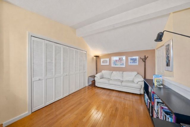 33 Breakwater Dr 33, Chelsea, MA 02150