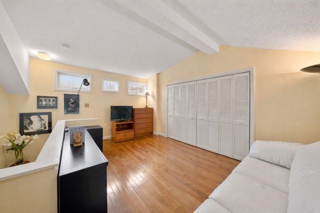 33 Breakwater Dr 33, Chelsea, MA 02150