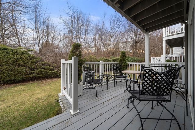 33 Breakwater Dr 33, Chelsea, MA 02150