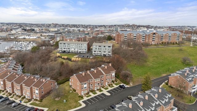 33 Breakwater Dr 33, Chelsea, MA 02150