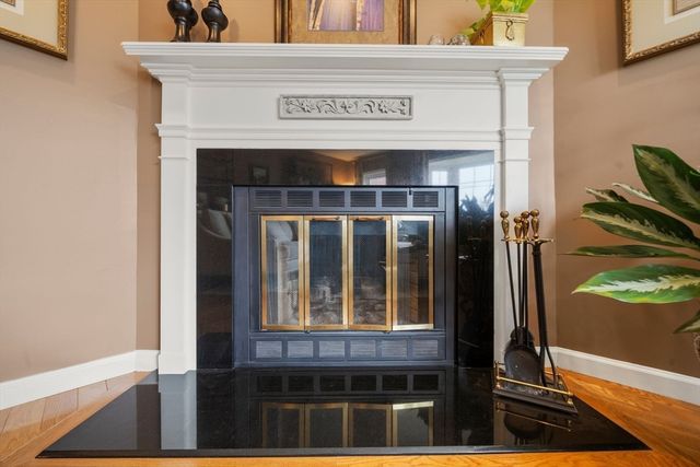 33 Breakwater Dr 33, Chelsea, MA 02150